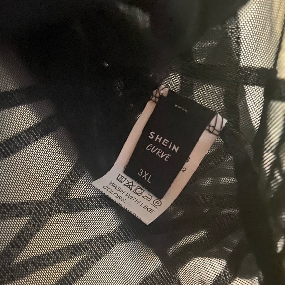 SHEIN mock-neck Geo mesh top - Picture 4 of 5